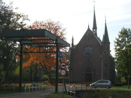 Griendtsveen : St. Barbarastraat, St. Barbara Kirche, Herbstimpressionen